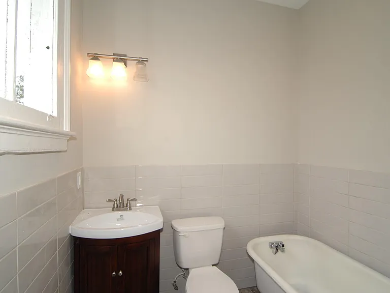 720 King St #A — Photo 8
