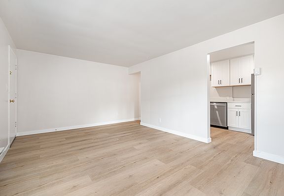 5th image of 517 Newton St #1B-1Ba-561Sqft