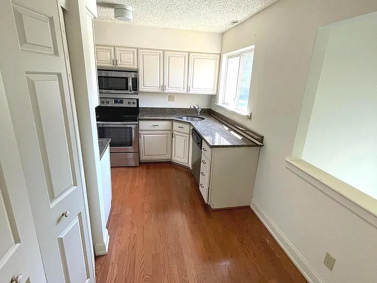 245 Carriage Ct #245 — Photo 10