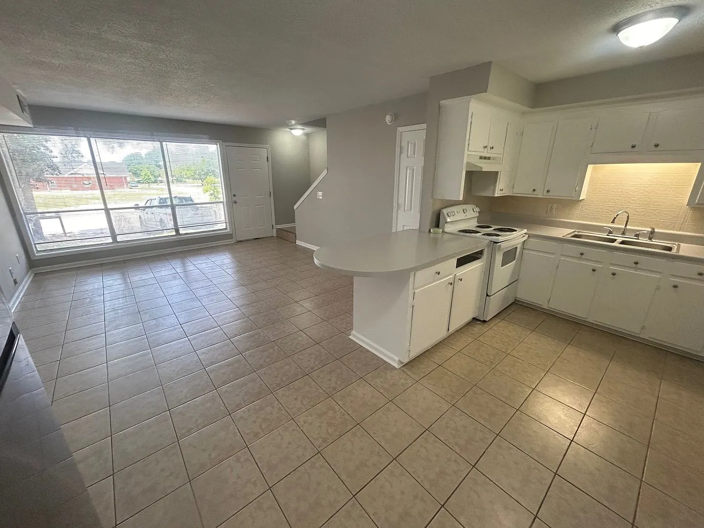West Columbia Affordable Duplex. $300 Off First Month's Rent Move-In Special! — Photo 4