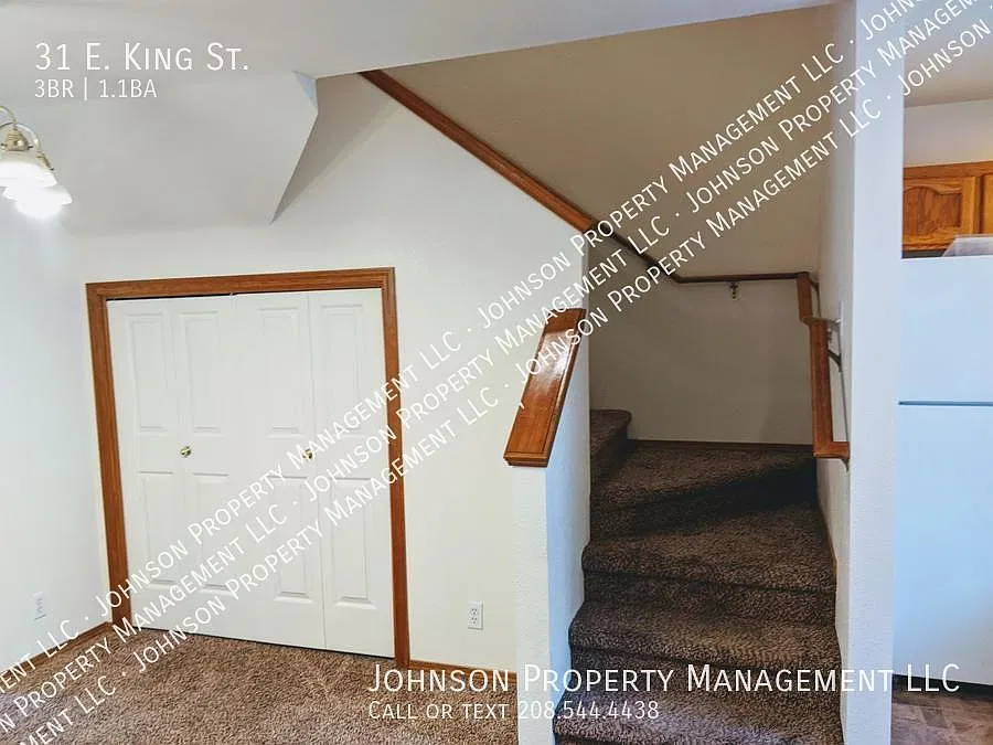 Centrally Located 3-Bedroom Townhome with Patio and Covered Parking in Downtown Meridian — Photo 4