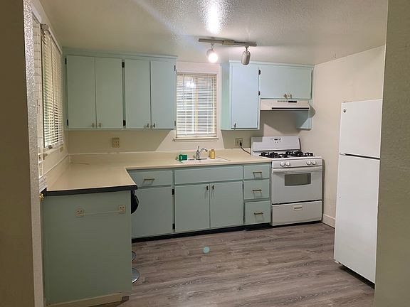 2nd image of 247 Live Oak St #1/2