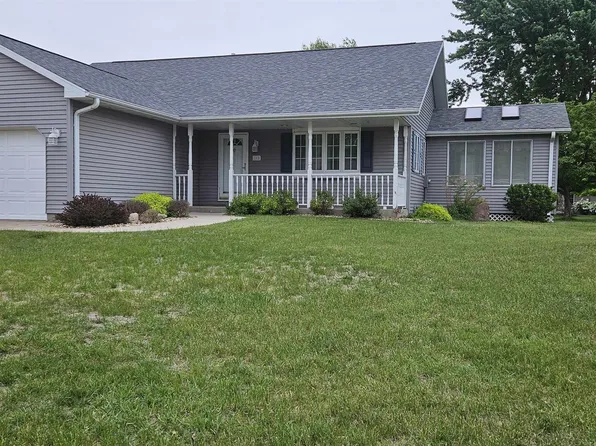 805 Tanglewood Dr, Manchester, IA 52057