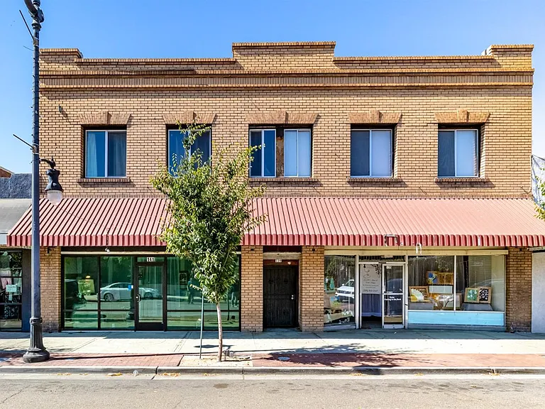 139 W Yosemite Ave — Photo 2