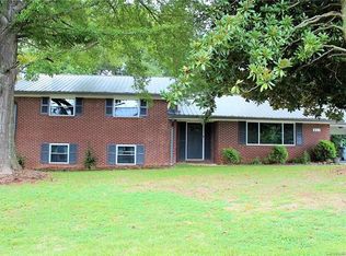 817 Hawthorne Dr NE, Lenoir, NC 28645