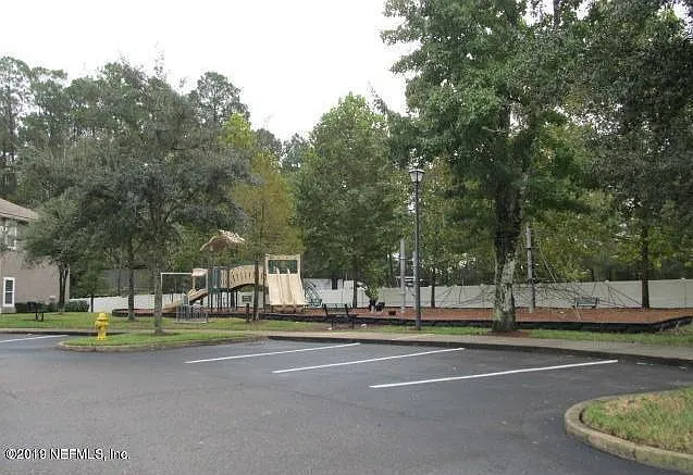 3 bed, 2.0 bath, 1335 sqft, $1,400 — Photo 3