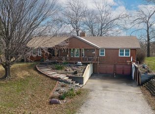 16551 Hollingsworth Rd, Basehor, KS 66007