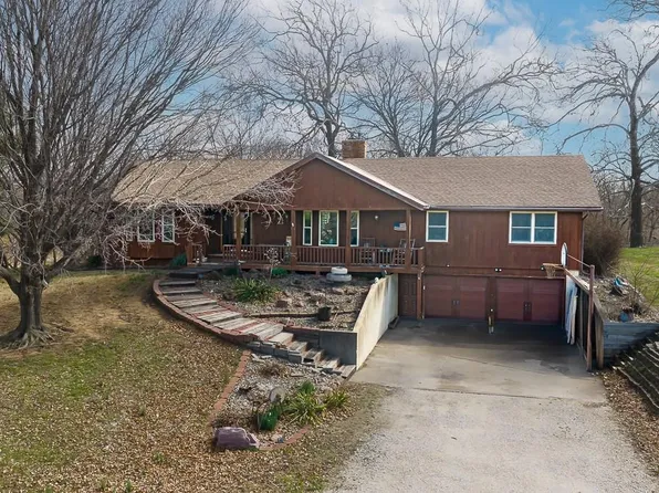 16551 Hollingsworth Rd, Basehor, KS 66007