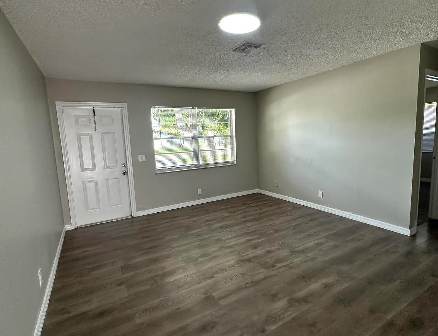 3 bed, 2.0 bath, 750 sqft, $2,800 — Photo 3