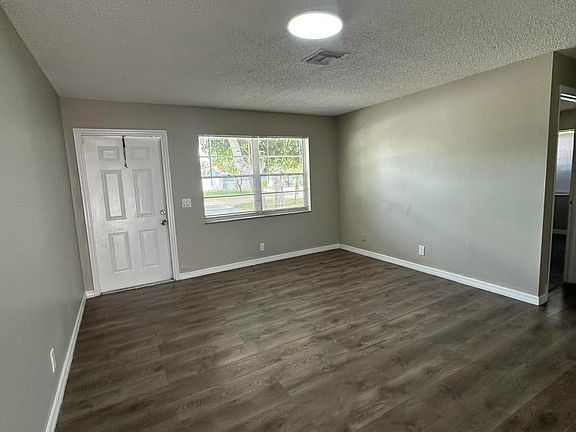 3rd image of 4564 Gulfstream Rd