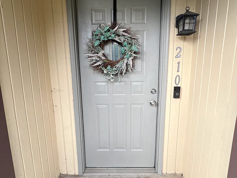 210 Timber Dr — Photo 2