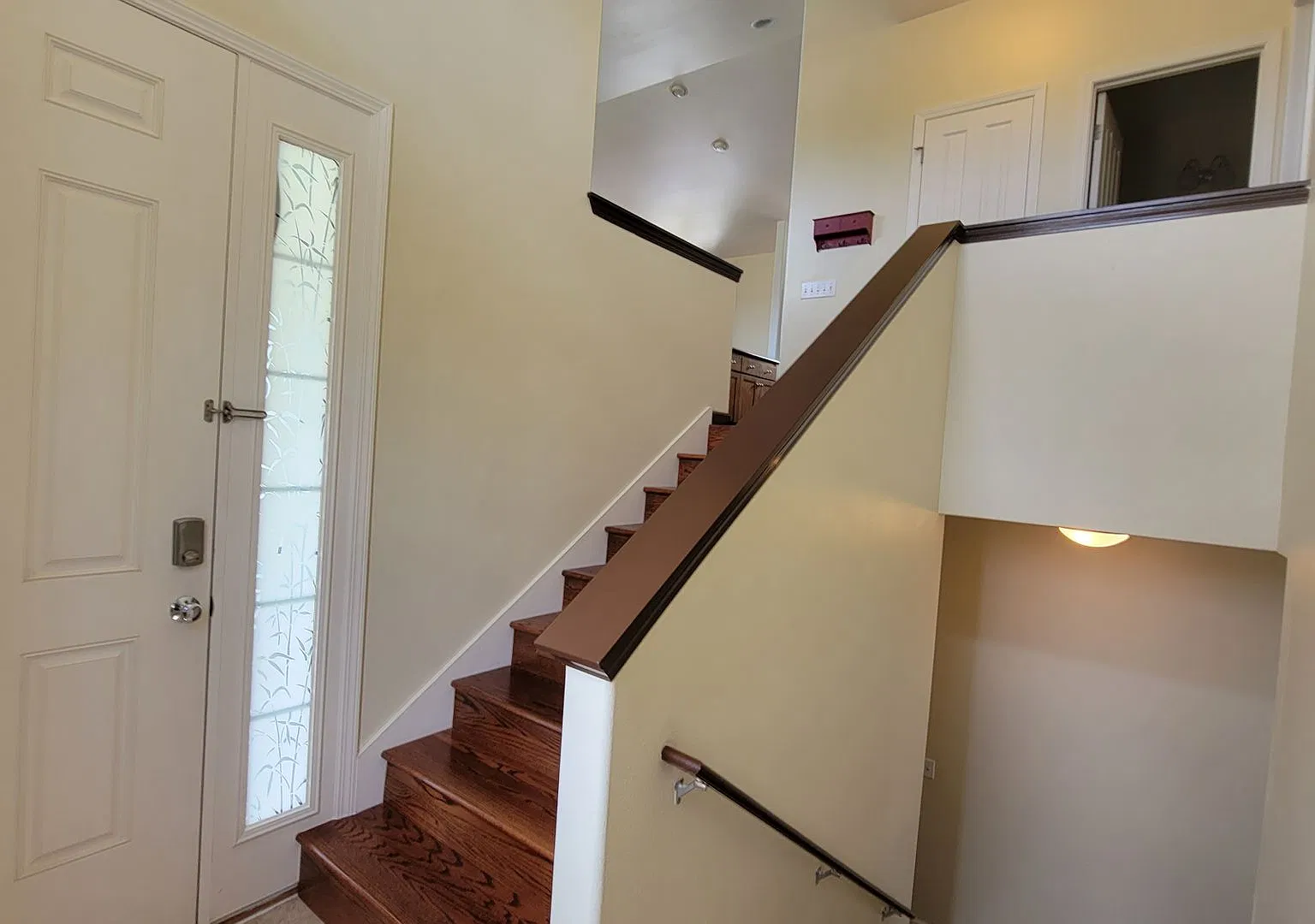 Spacious 2 level Partial Furnished Home — Photo 2