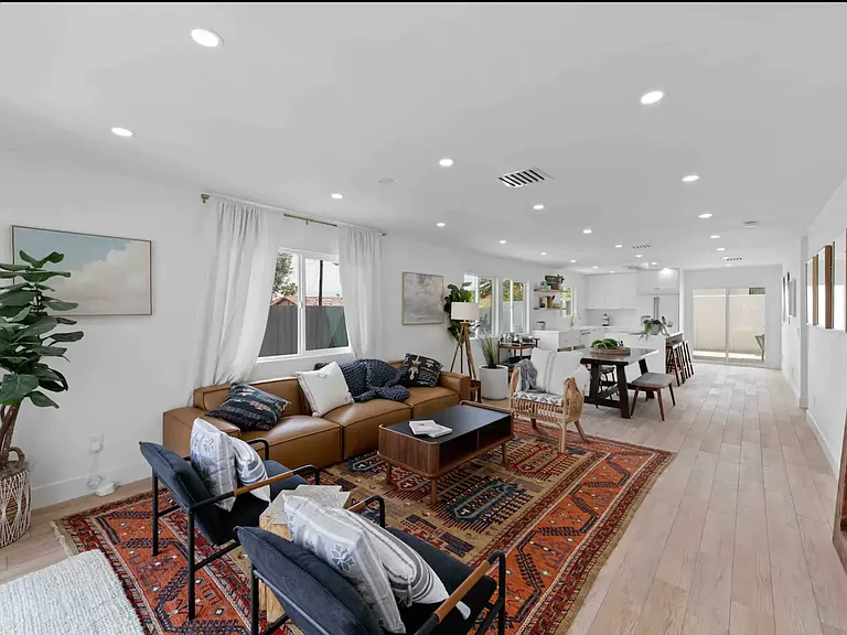 54510 Avenida Madero #1 — Photo 2