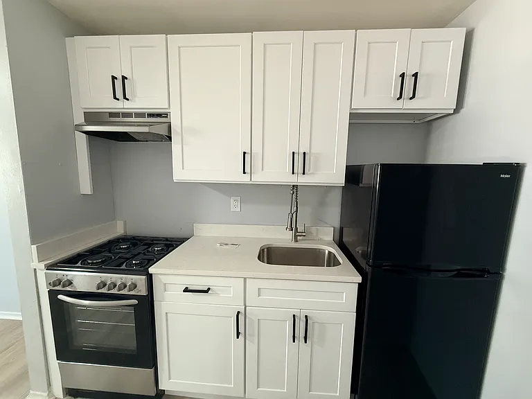 76-78 E Park St #11 — Photo 3
