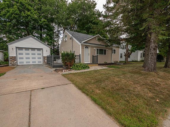 4th image of 1930 5th Ave