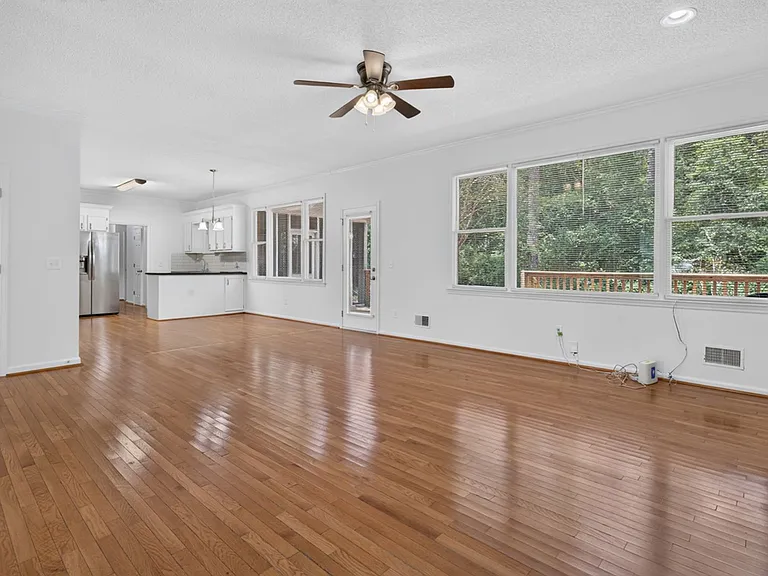 2027 Riding Ridge Rd — Photo 10