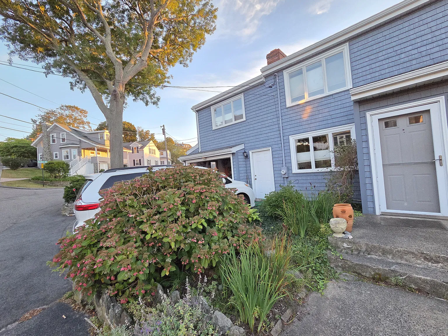 3 bed, 2395 sqft, $4,200 — Photo 2