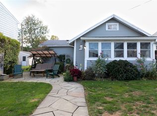 3345 Edgemere Dr, Rochester, NY 14612