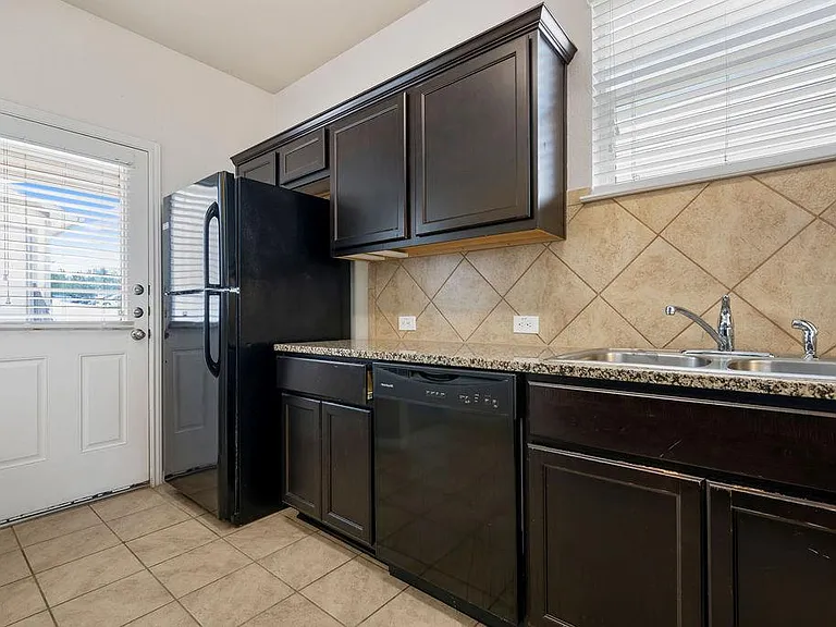 711 Katmai Cir — Photo 6