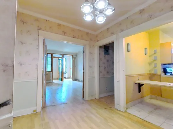 3626 Kings Highway image 3 of 12