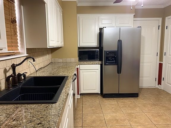 5th image of 2214 Forest Park Dr
