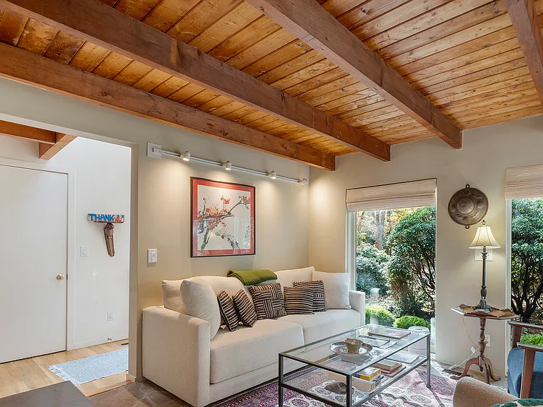 11 Chapel Ln — Photo 3