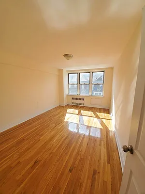 Rented by Smart NY Realty LLC | media 11