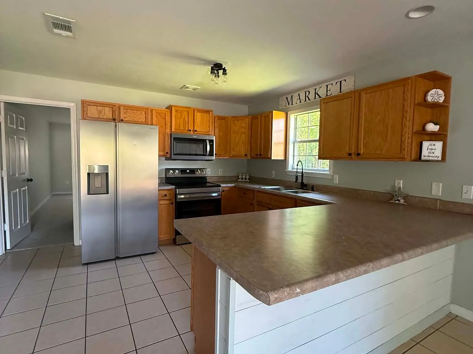 3 bed, 2.0 bath, $1,700 — Photo 2