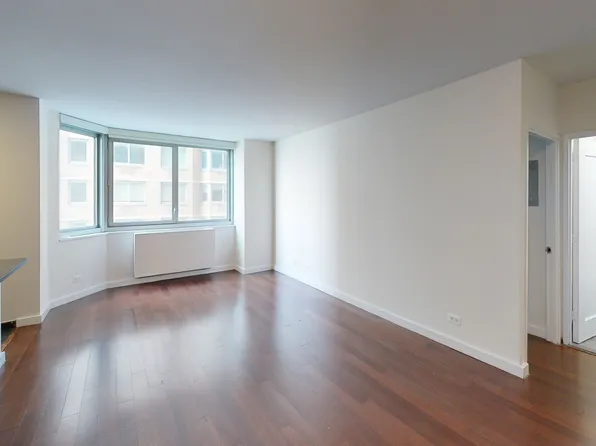 401 East 34th Street N09N image 2 of 9