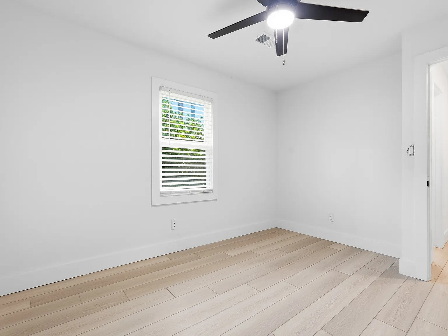 2 bed, 1.5 bath, 1000 sqft, $1,575 — Photo 4