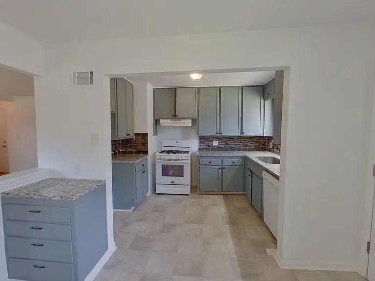 2520 N Perry Ave — Photo 6