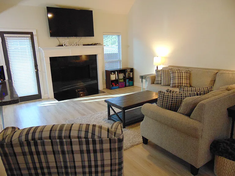 533 Mattie Ln — Photo 5