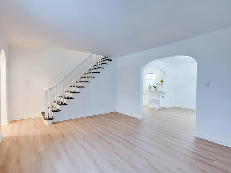 6 Lawrence Ave — Photo 13