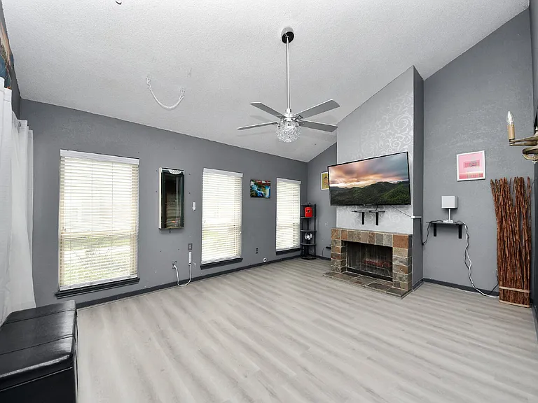 7877 Kendalia Dr — Photo 18