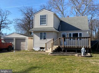 6601 Airport Rd, Levittown, PA 19057