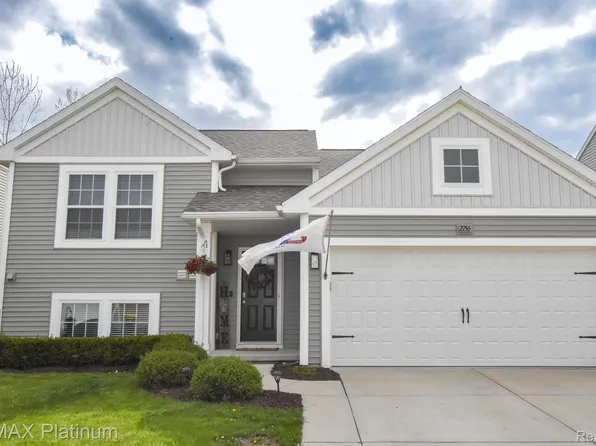 2756 W Fork River Dr, Fowlerville, MI 48836