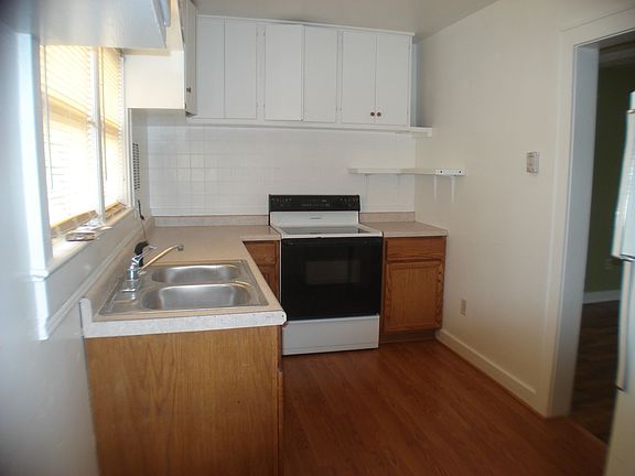 5th image of 1232 E Grand River Ave