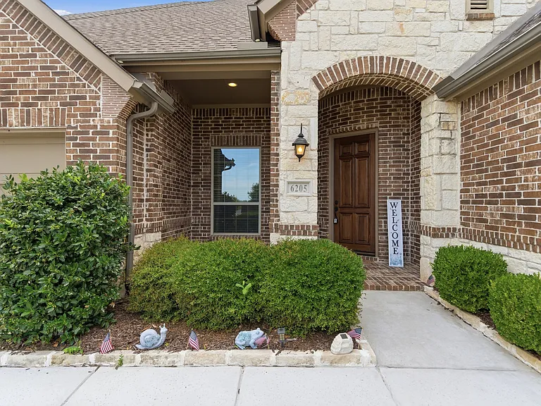 6205 Prairie Hill Ln — Photo 4