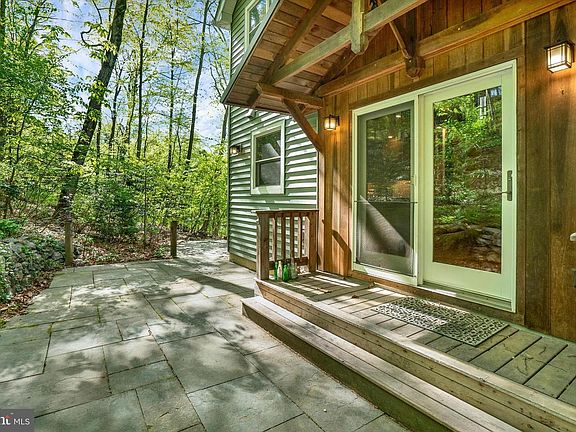 4th image of 1694 Spring Valley Rd