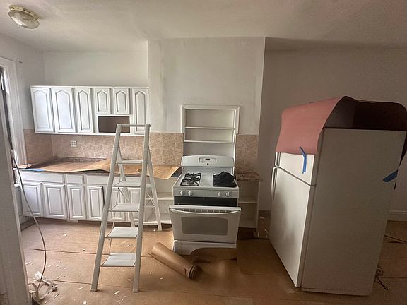 2nd image of 300 Leonard St Floor 2