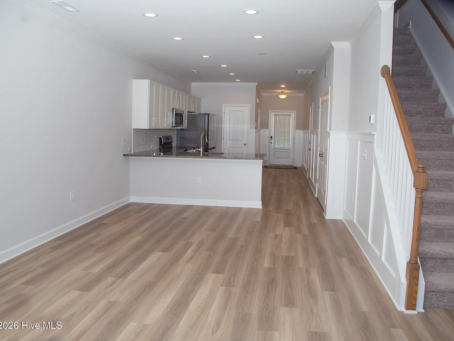 3 bed, 2.5 bath, 1984 sqft, $2,650 — Photo 4