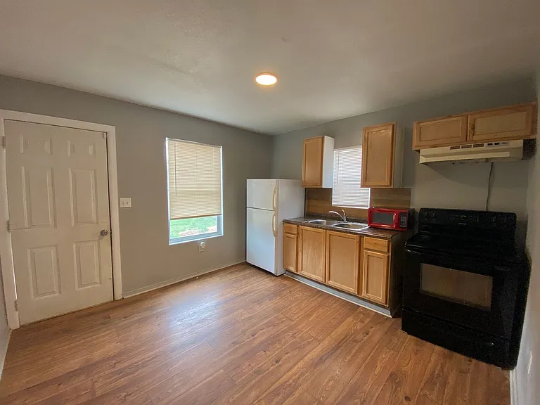 3207 Colgate St — Photo 4