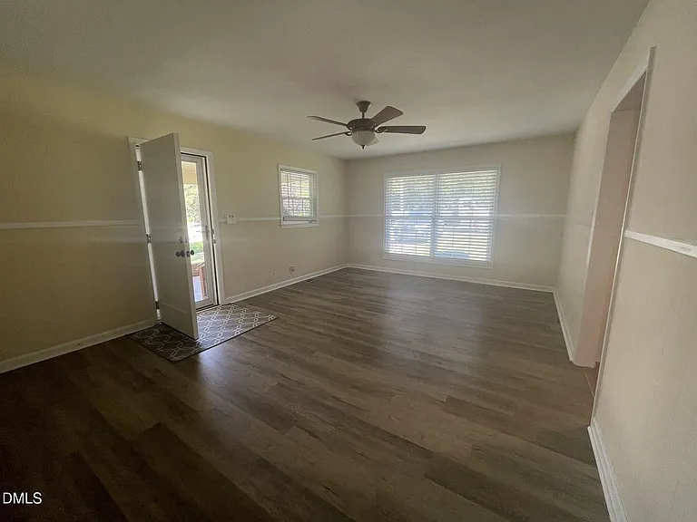 384 E Wimberly St — Photo 5