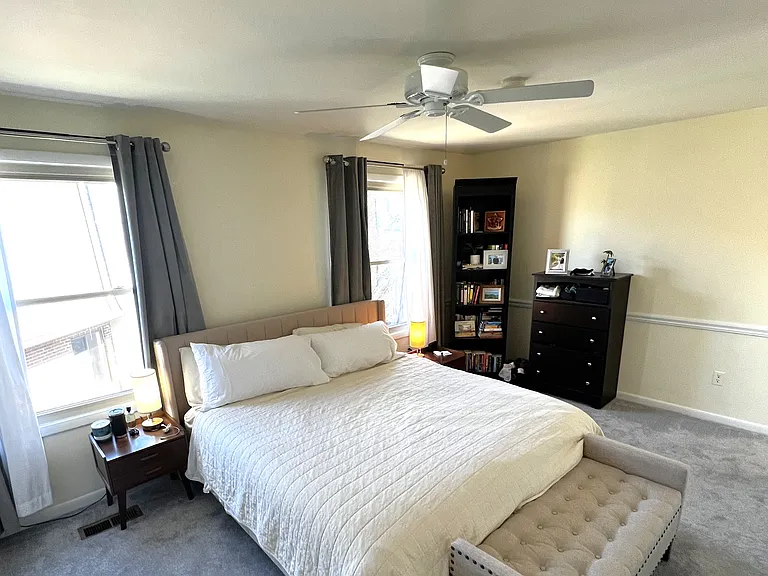 1613 Kenwood Ave — Photo 7