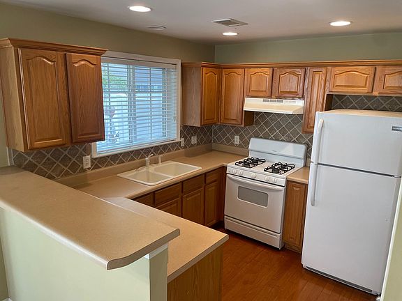 5th image of 230 Hiawassee Dr