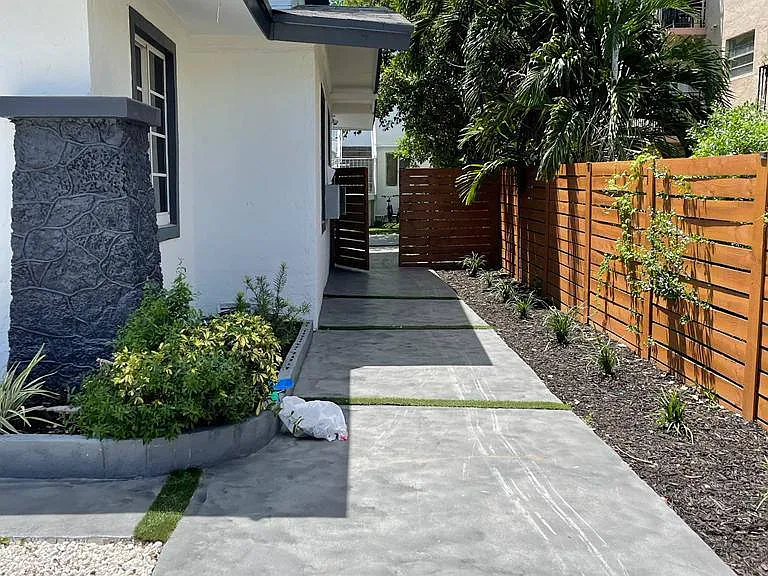 734 SW 4th St — Photo 9