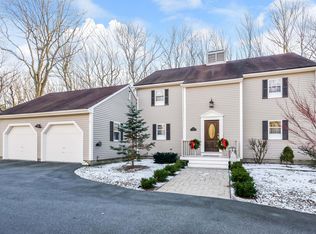 105 Falcon Cir, East Greenwich, RI 02818