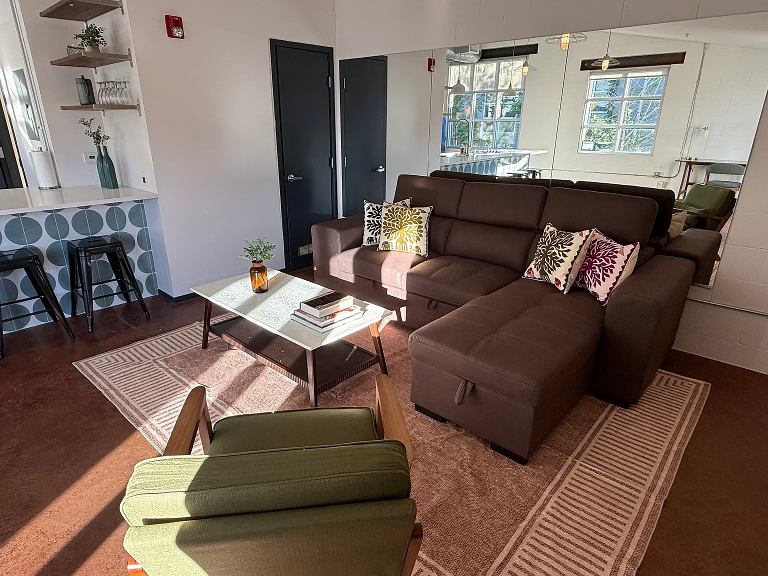 Studio, 808 sqft, $2,550 — Photo 4