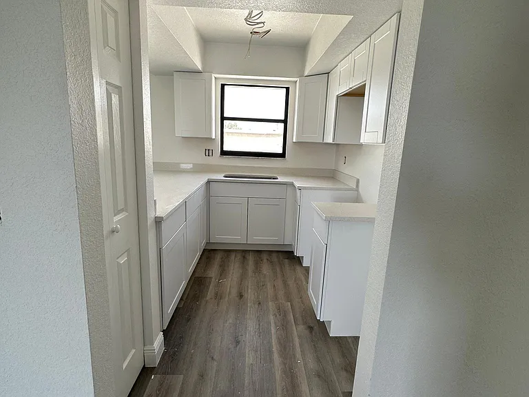 2811 SE 15th Pl #203 — Photo 10