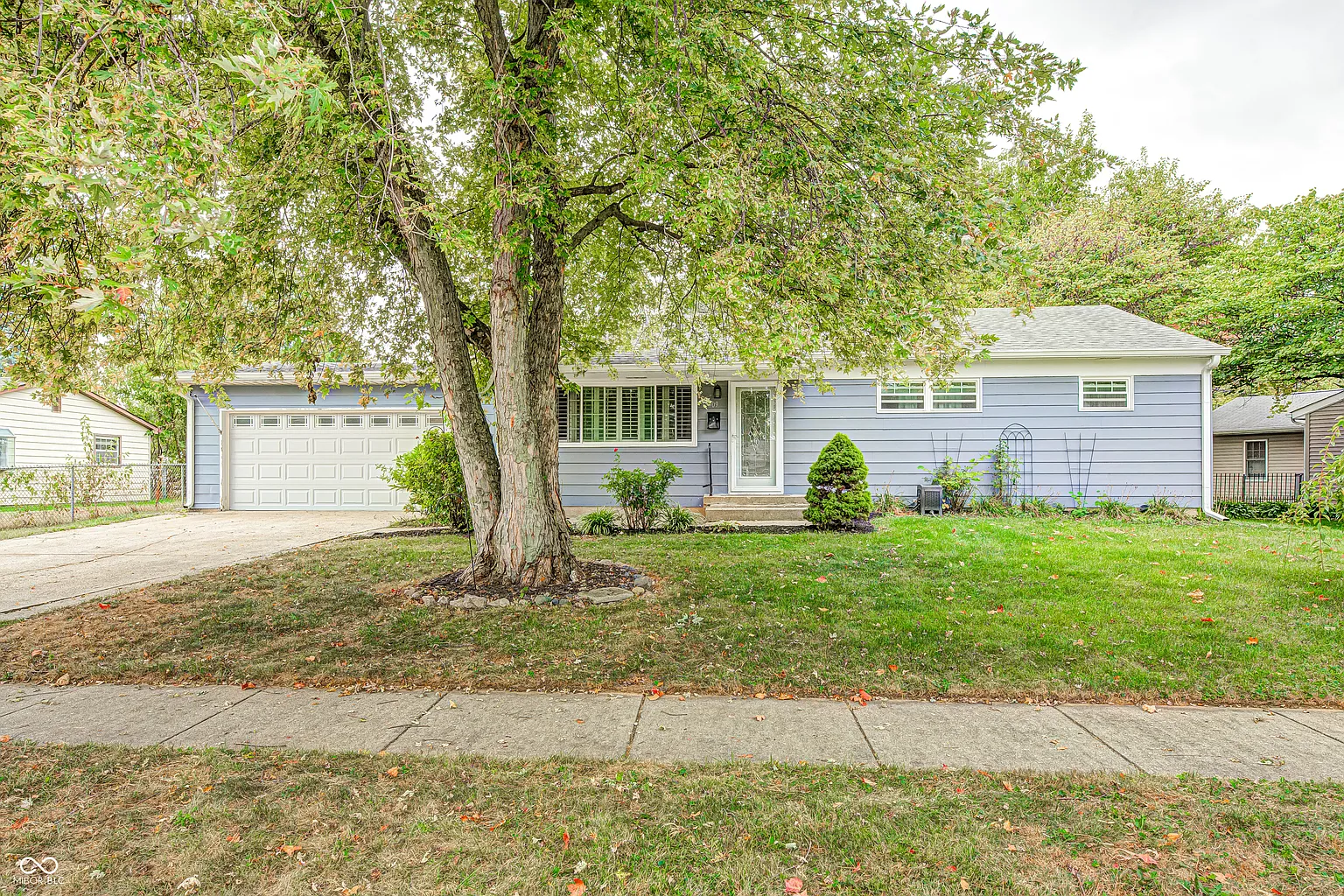 609 Maple Ln photo 1